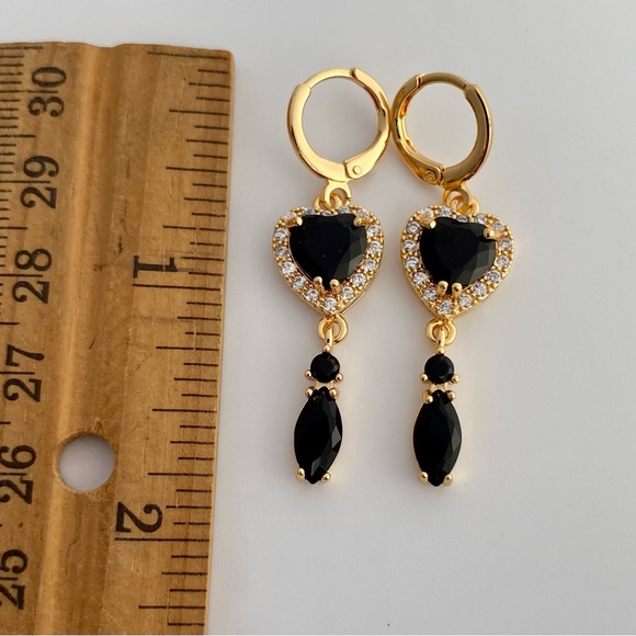 Black CZ Heart Earrings 18k Gold Filled /Aretes Corazón Oscuros Oro Laminado 18k - Picture 5 of 6